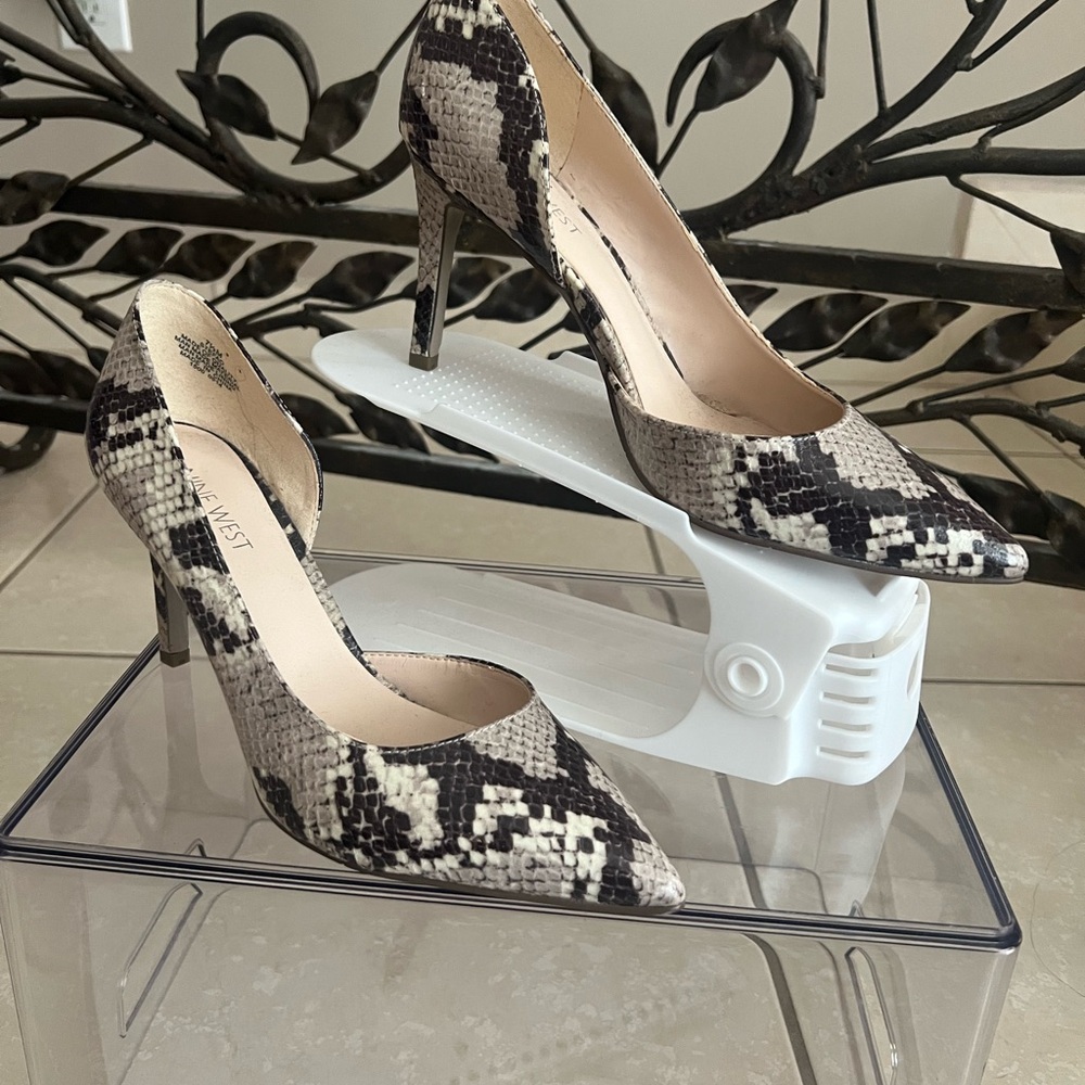Nine West Black and Cream Snakeskin Heels Like New